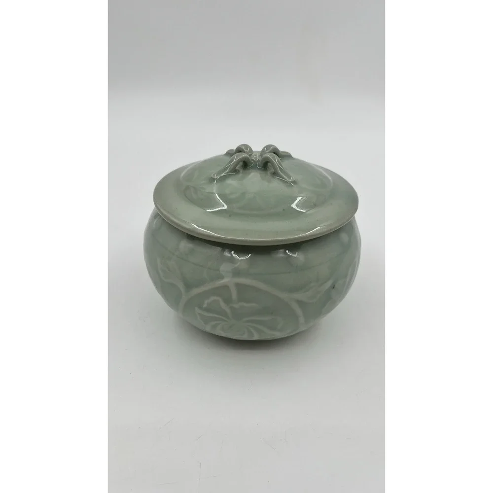 VTG Chinese Celadon Porcelain Relief Flower Lidded Pot Jar Sea Grass Glaze READ